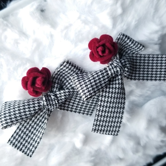 BohemianMermaid Jewelry - 💎NEW💎 VELVET BOW EARRINGS